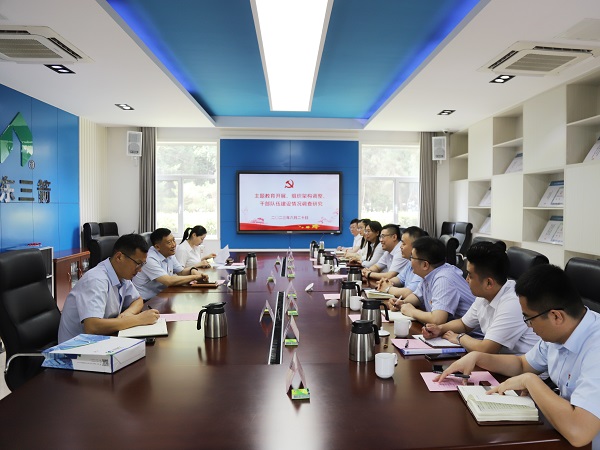 濟南建工集團黨委副書記、工會主席鹿海濱到三箭集團開展主題教育專題調研